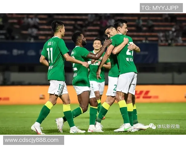 深圳足球队以52分领跑挑战赛积分榜展现强劲实力和团队合作精神